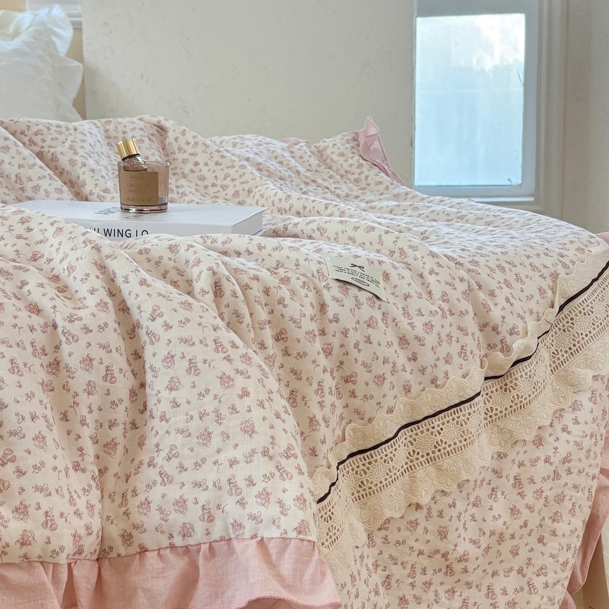 91家纺网 家纺一手货源 找家纺 有货 2026春夏新款全棉双层纱被子被芯-南法假日系列 粉蔷薇