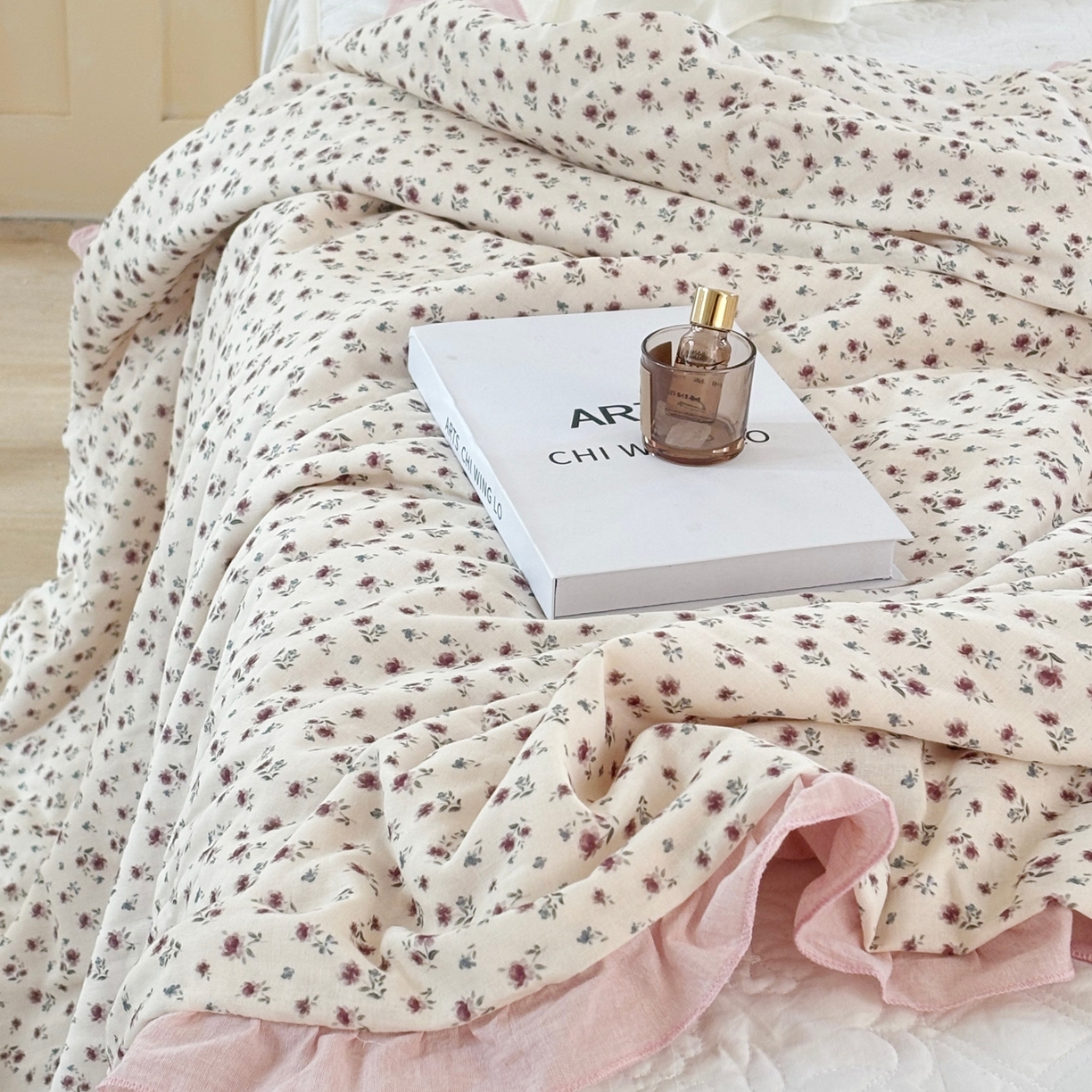 91家纺网 家纺一手货源 找家纺 有货 2026春夏新款全棉双层纱被子被芯-南法假日系列 紫鸢笺