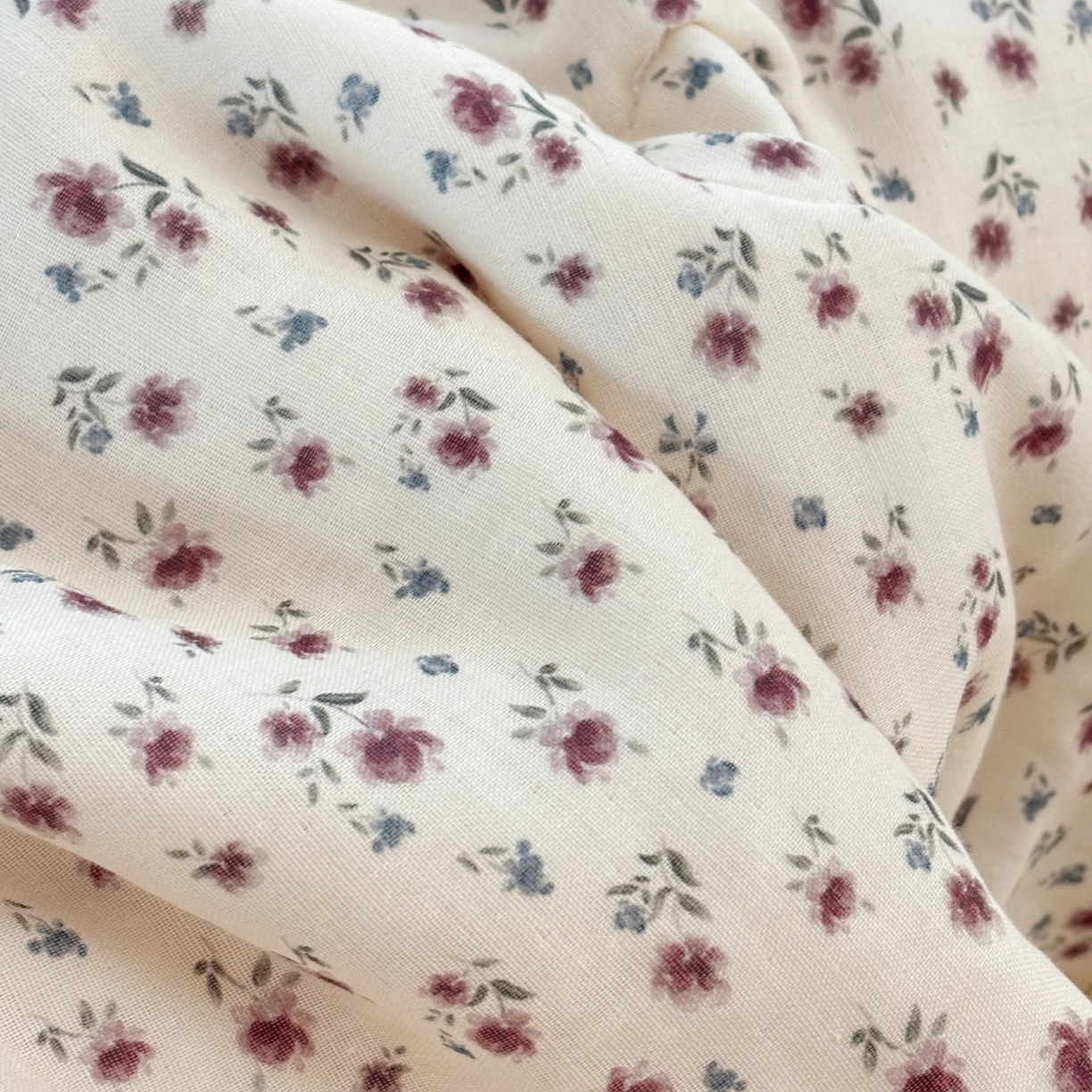 91家纺网 家纺一手货源 找家纺 有货 2026春夏新款全棉双层纱被子被芯-南法假日系列 紫鸢笺