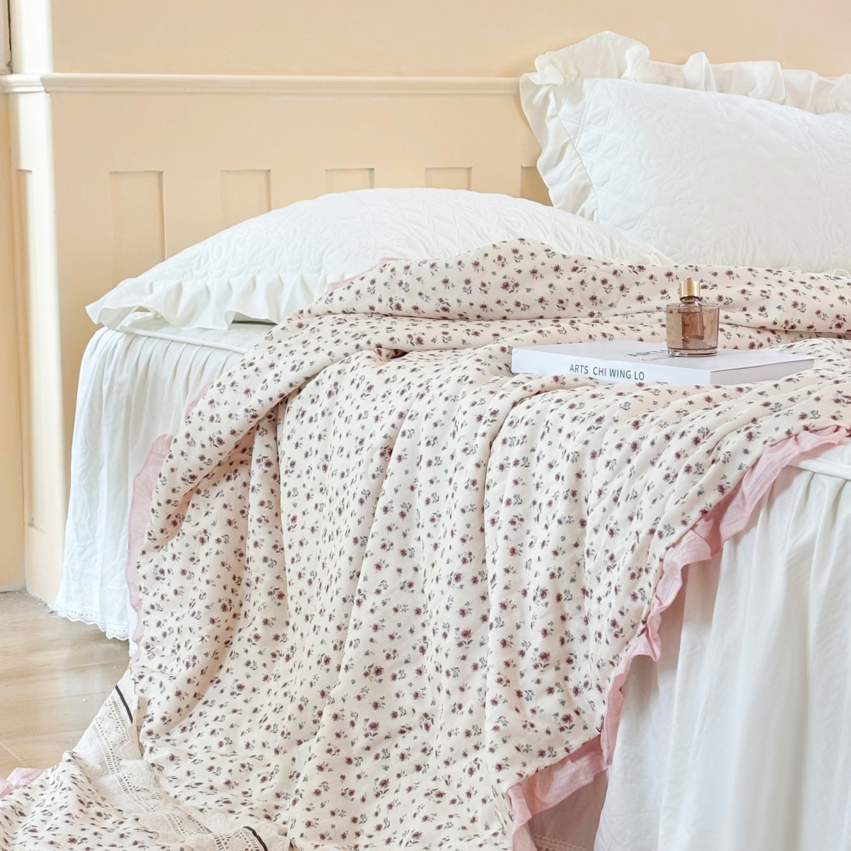 91家纺网 家纺一手货源 找家纺 有货 2026春夏新款全棉双层纱被子被芯-南法假日系列 紫鸢笺