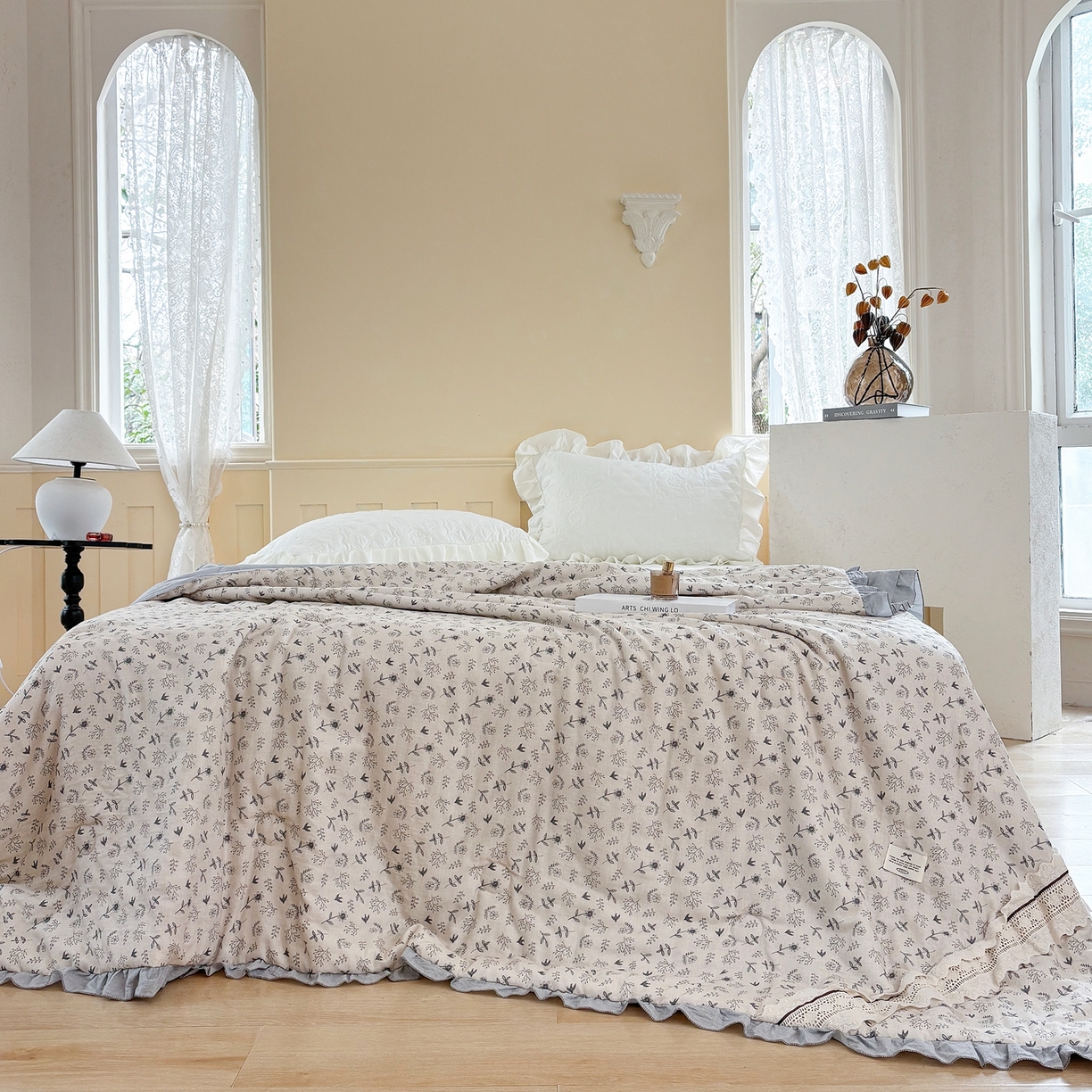 91家纺网 家纺一手货源 找家纺 有货 2026春夏新款全棉双层纱被子被芯-南法假日系列 浅枝印