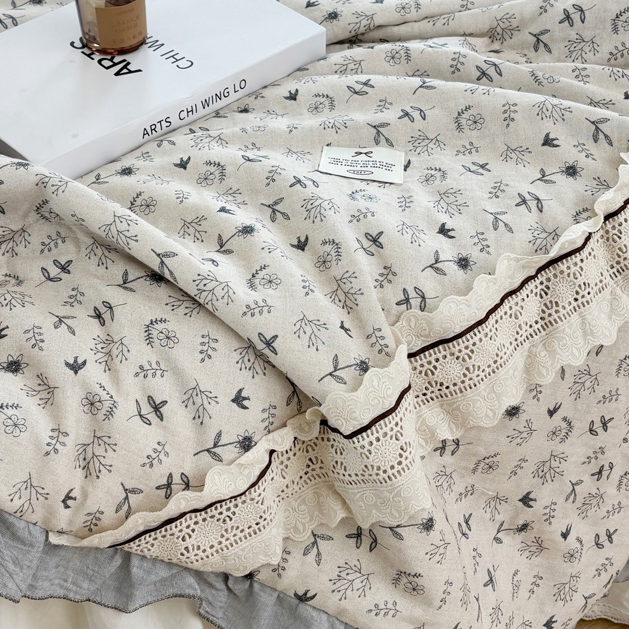 91家纺网 家纺一手货源 找家纺 有货 2026春夏新款全棉双层纱被子被芯-南法假日系列 浅枝印