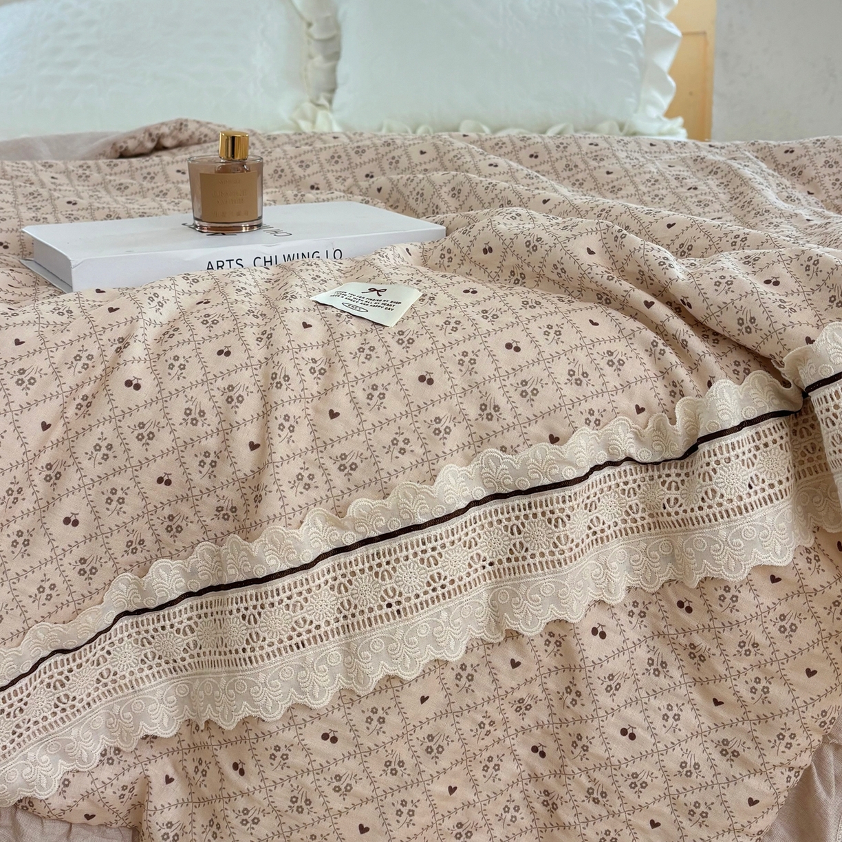 91家纺网 家纺一手货源 找家纺 有货 2026春夏新款全棉双层纱被子被芯-南法假日系列 桃心曲