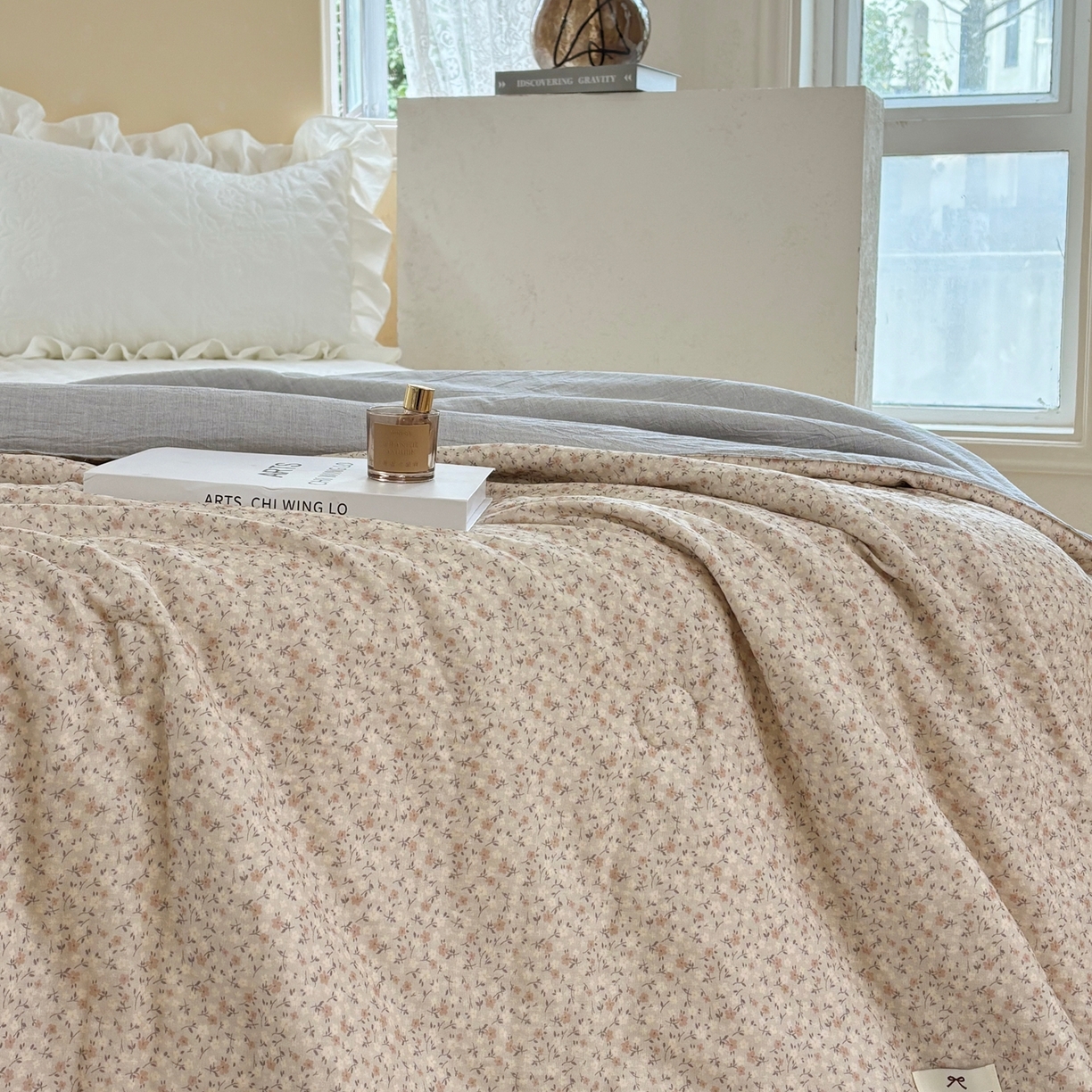 91家纺网 家纺一手货源 找家纺 有货 2026春夏新款全棉双层纱被子被芯-南法假日系列 杏蒲英