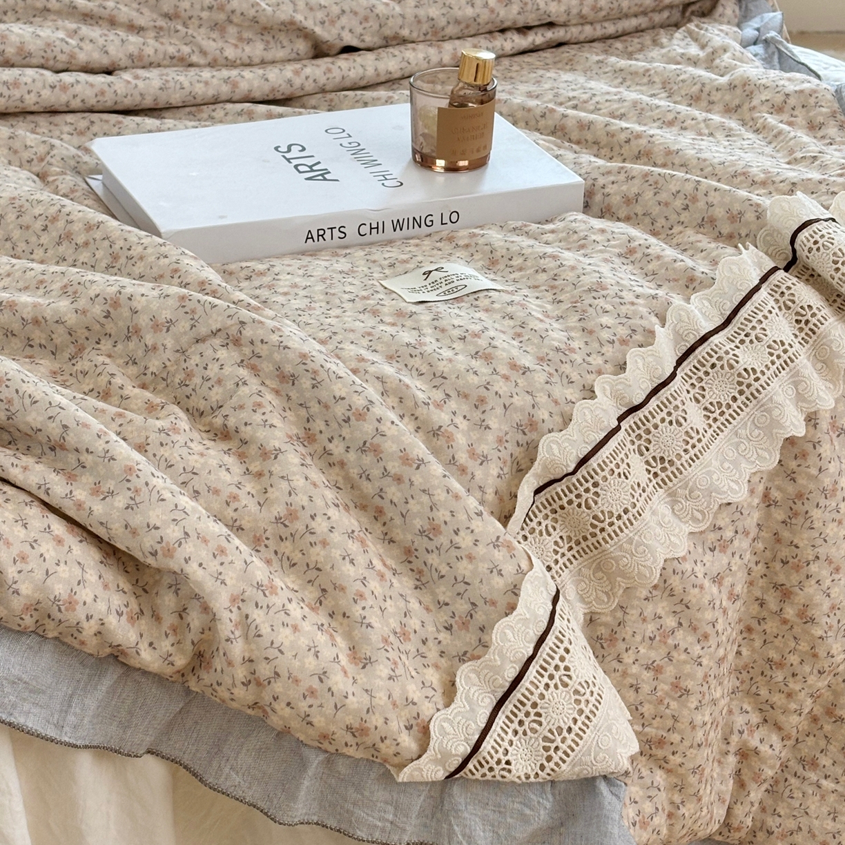 91家纺网 家纺一手货源 找家纺 有货 2026春夏新款全棉双层纱被子被芯-南法假日系列 杏蒲英