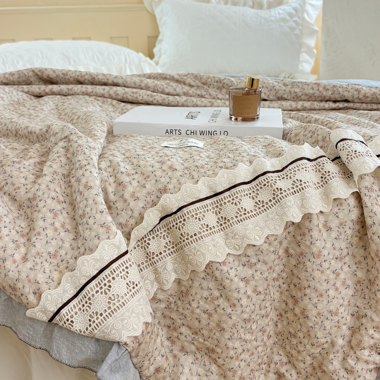 91家纺网 家纺一手货源 找家纺 有货 2026春夏新款全棉双层纱被子被芯-南法假日系列 杏蒲英