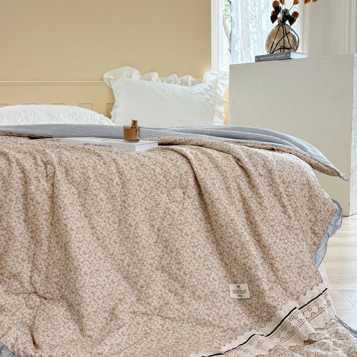 91家纺网 家纺一手货源 找家纺 有货 2026春夏新款全棉双层纱被子被芯-南法假日系列 杏蒲英