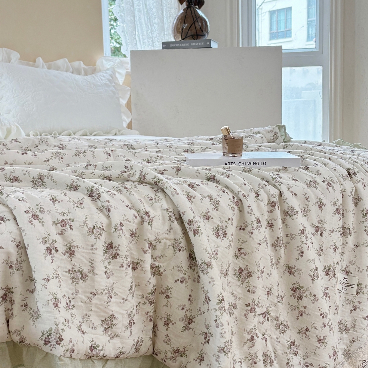 91家纺网 家纺一手货源 找家纺 有货 2026春夏新款全棉双层纱被子被芯-南法假日系列 淡玫园