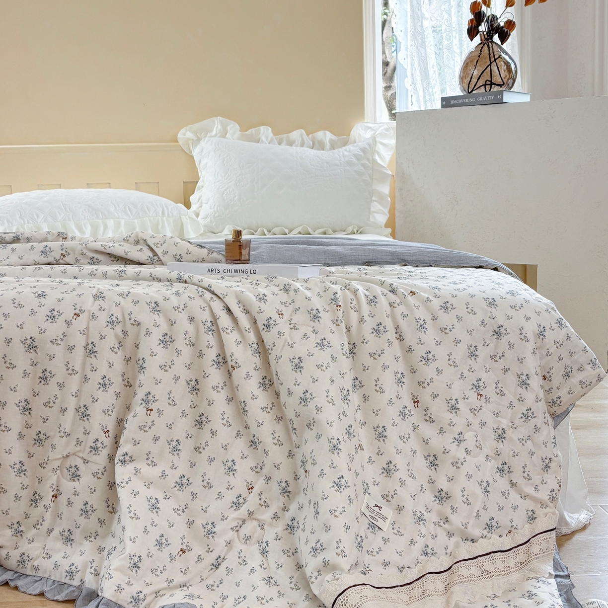 91家纺网 家纺一手货源 找家纺 有货 2026春夏新款全棉双层纱被子被芯-南法假日系列 雾蓝菊