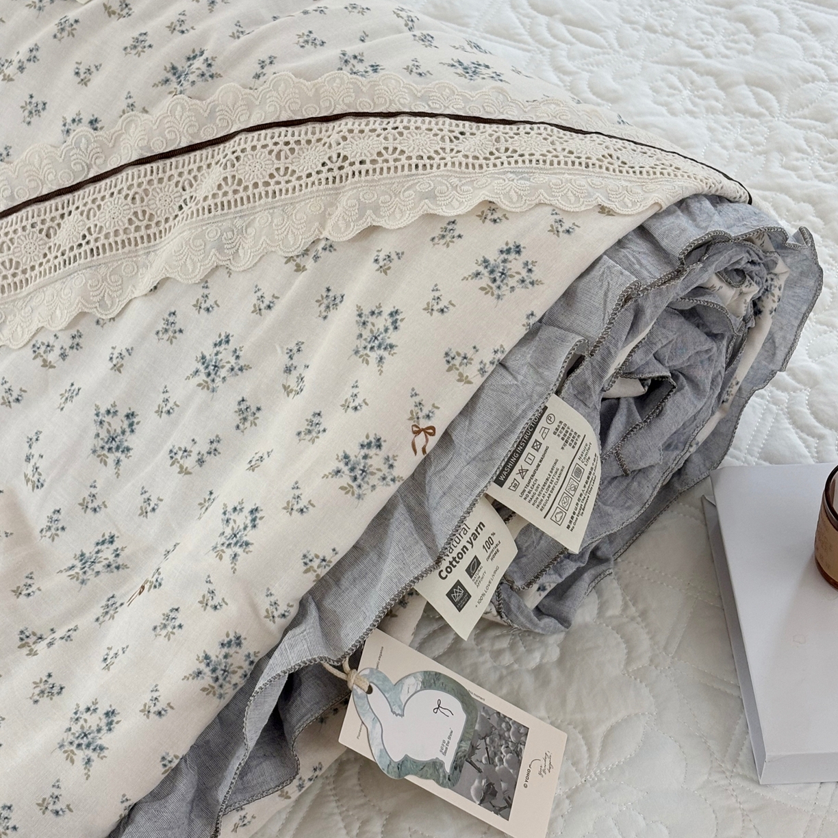 91家纺网 家纺一手货源 找家纺 有货 2026春夏新款全棉双层纱被子被芯-南法假日系列 雾蓝菊