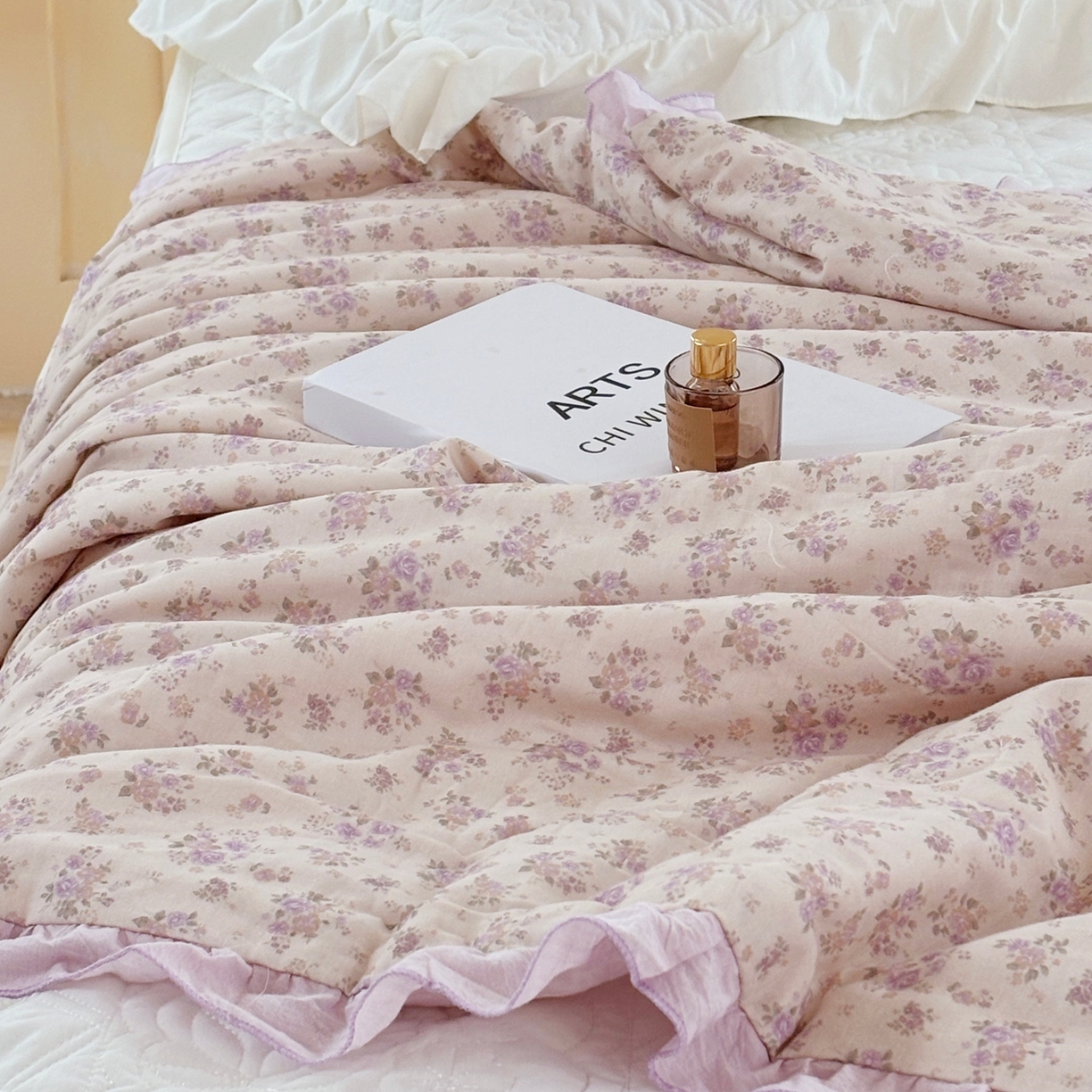 91家纺网 家纺一手货源 找家纺 有货 2026春夏新款全棉双层纱被子被芯-南法假日系列 熏衣茶