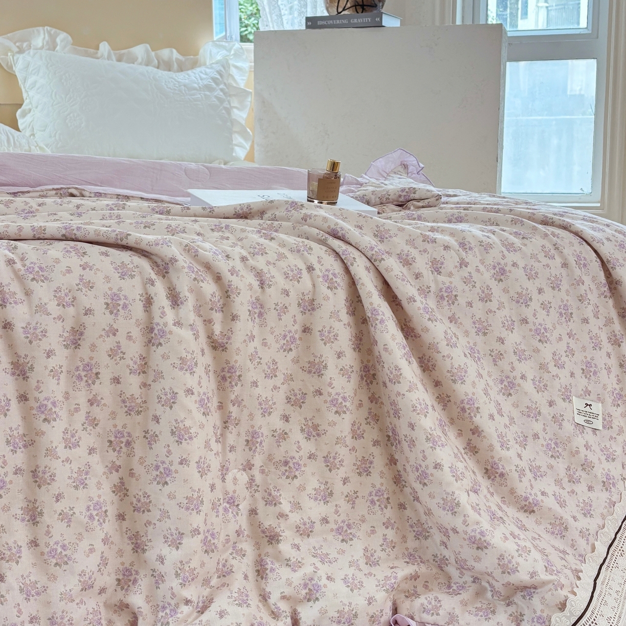 91家纺网 家纺一手货源 找家纺 有货 2026春夏新款全棉双层纱被子被芯-南法假日系列 熏衣茶