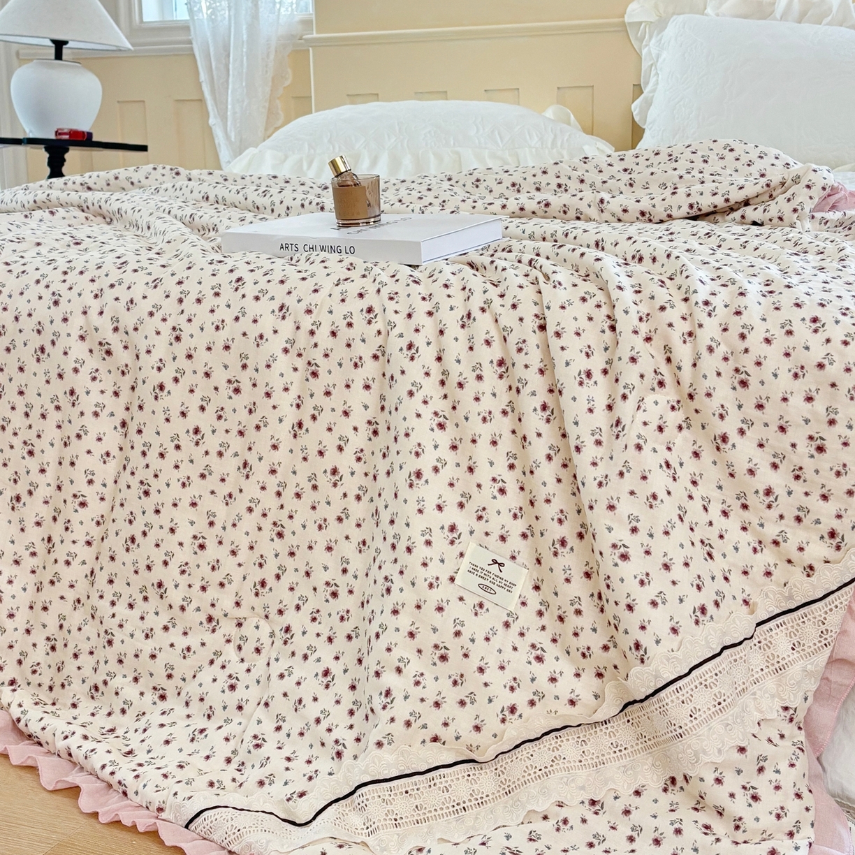 91家纺网 家纺一手货源 找家纺 有货 2026春夏新款全棉双层纱被子被芯-南法假日系列 紫鸢笺