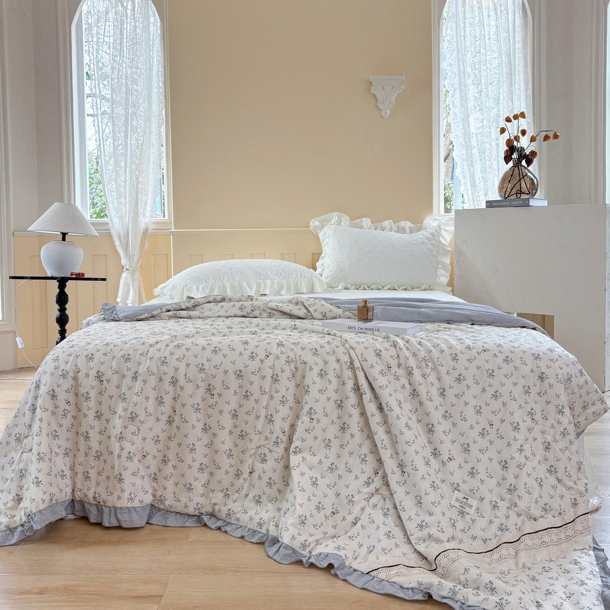 91家纺网 家纺一手货源 找家纺 有货 2026春夏新款全棉双层纱被子被芯-南法假日系列 雾蓝菊