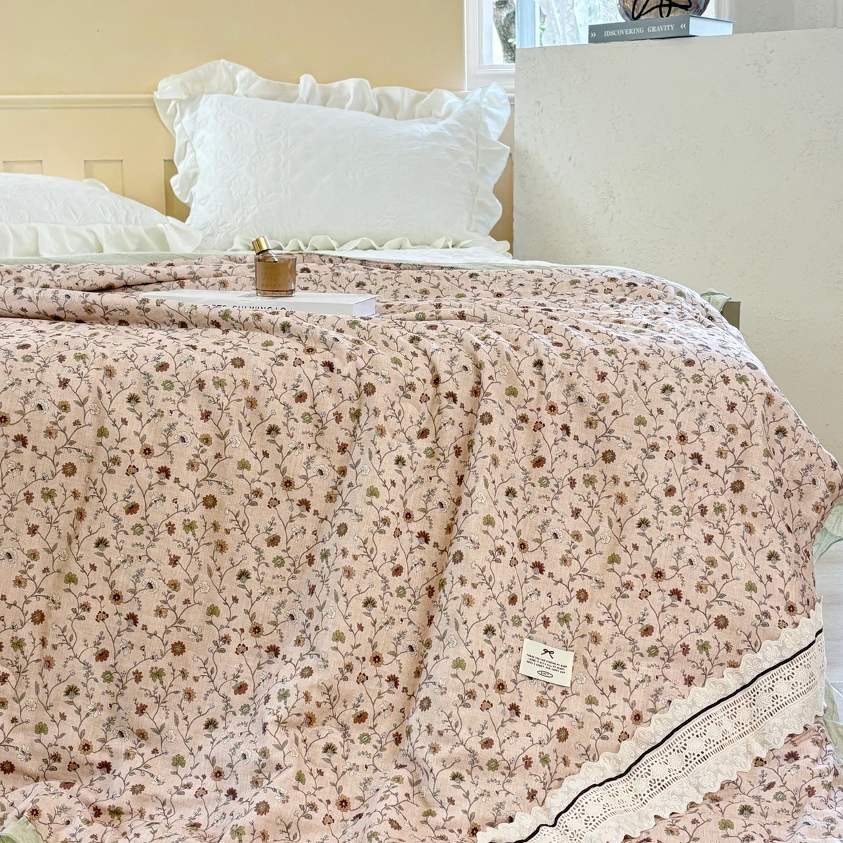 91家纺网 家纺一手货源 找家纺 有货 2026春夏新款全棉双层纱被子被芯-南法假日系列 焦糖莓