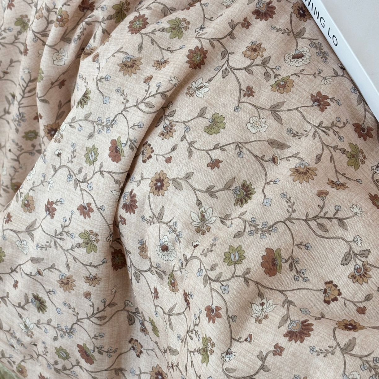 91家纺网 家纺一手货源 找家纺 有货 2026春夏新款全棉双层纱被子被芯-南法假日系列 焦糖莓