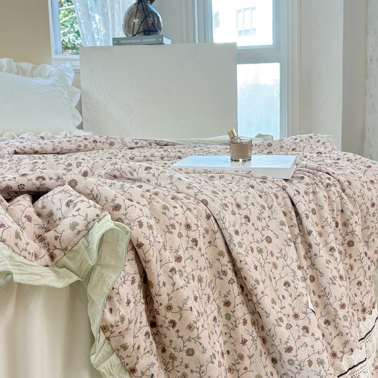 91家纺网 家纺一手货源 找家纺 有货 2026春夏新款全棉双层纱被子被芯-南法假日系列 焦糖莓