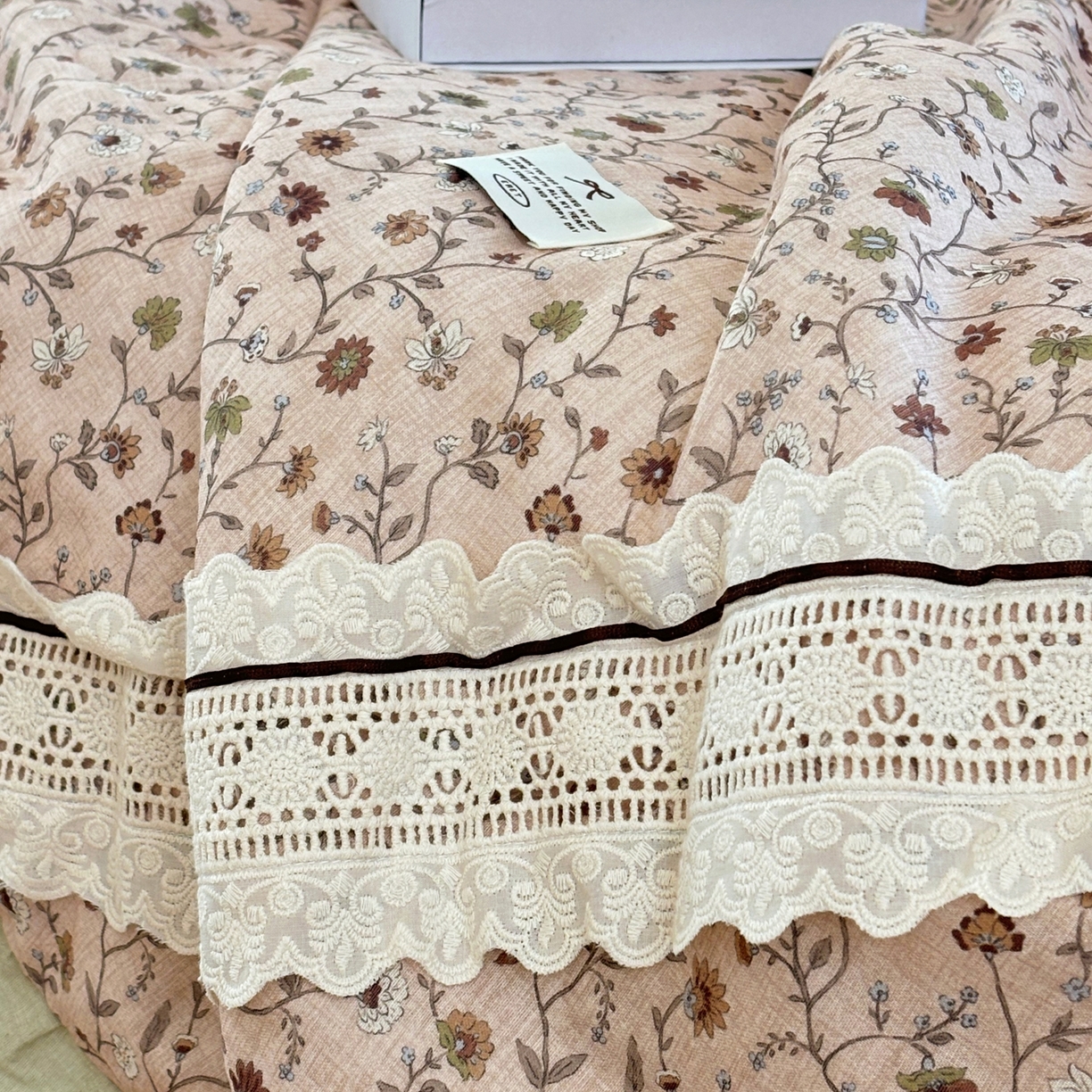 91家纺网 家纺一手货源 找家纺 有货 2026春夏新款全棉双层纱被子被芯-南法假日系列 焦糖莓