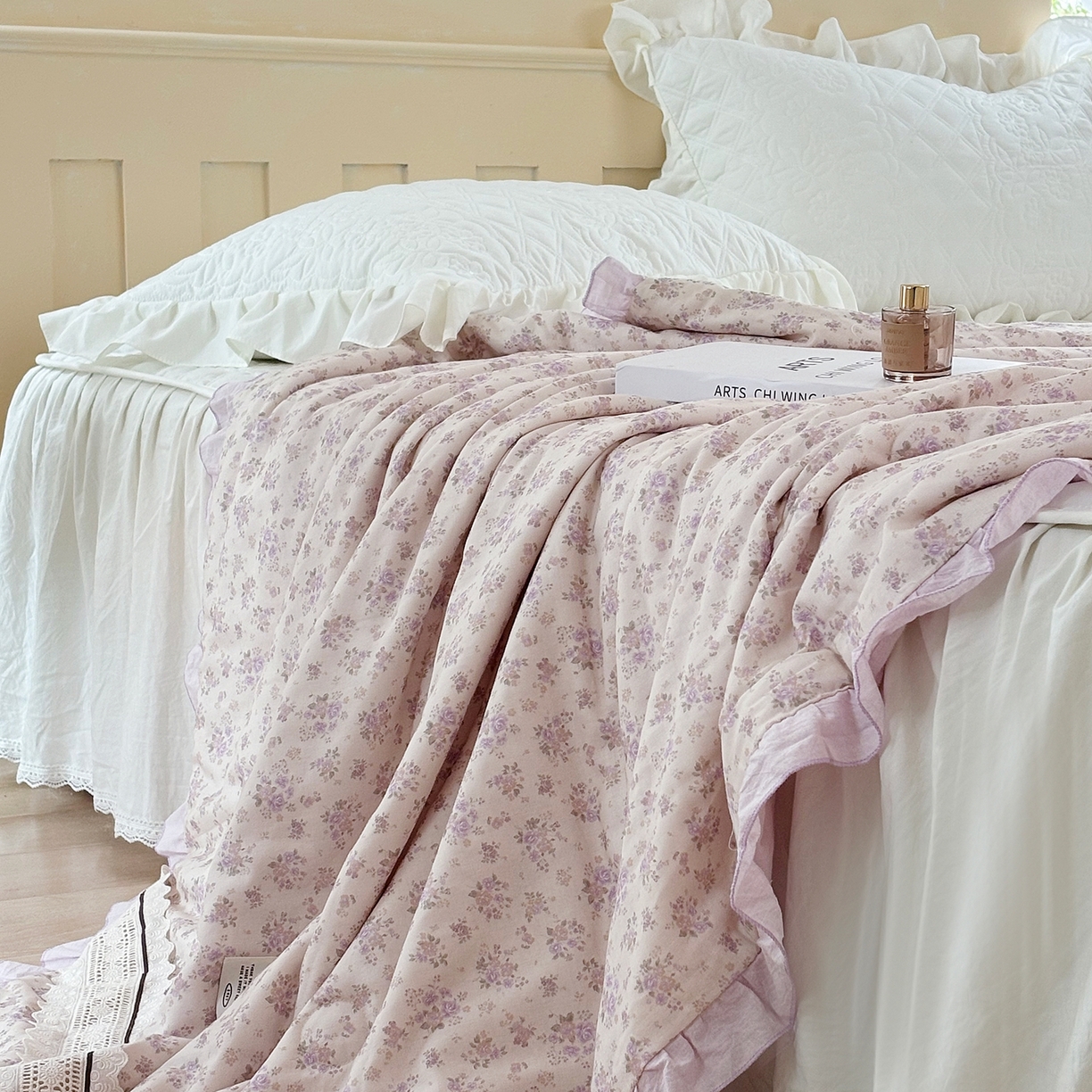 91家纺网 家纺一手货源 找家纺 有货 2026春夏新款全棉双层纱被子被芯-南法假日系列 熏衣茶