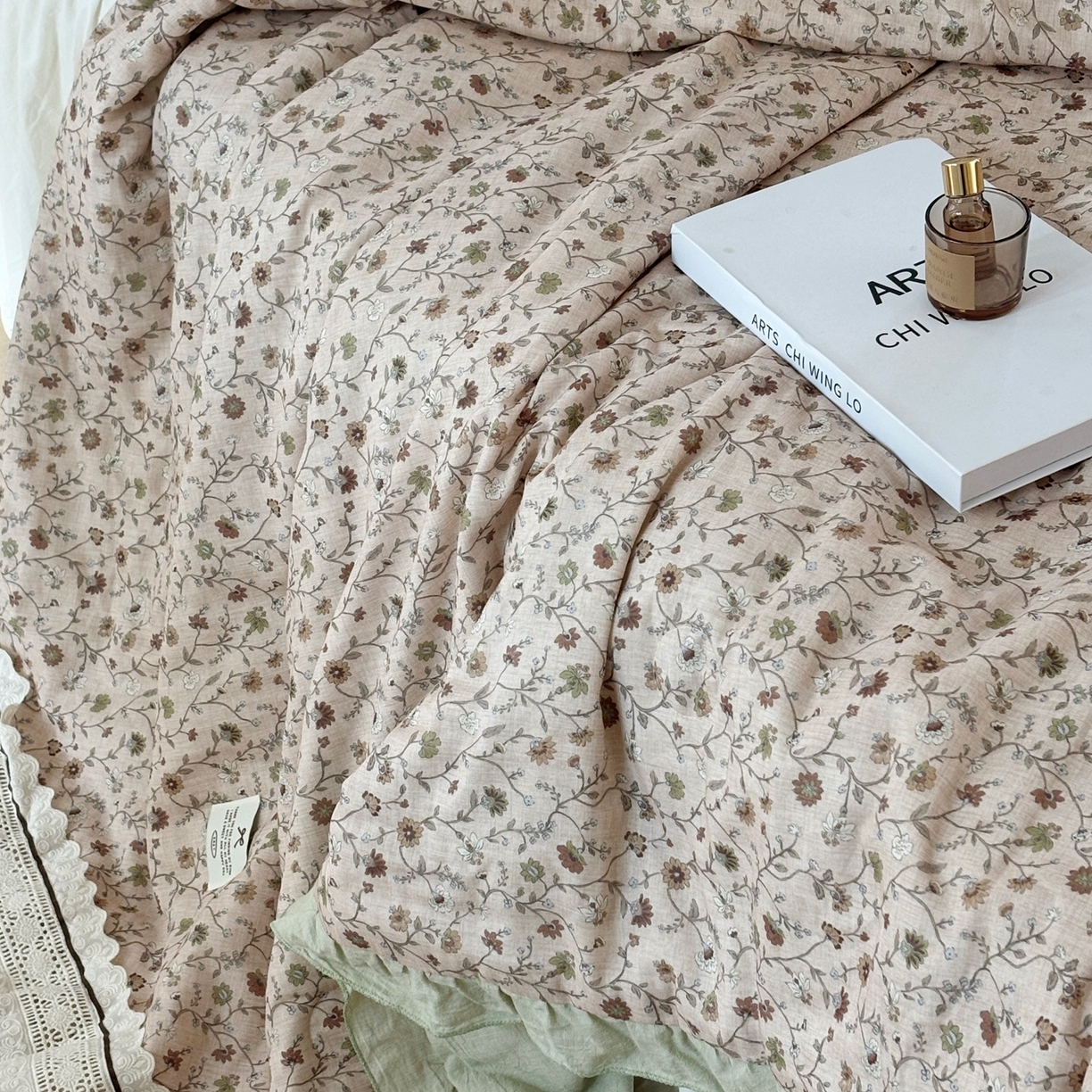 91家纺网 家纺一手货源 找家纺 有货 2026春夏新款全棉双层纱被子被芯-南法假日系列 焦糖莓