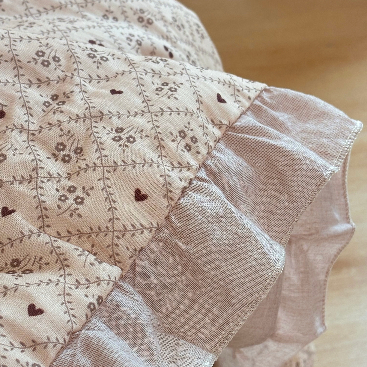 91家纺网 家纺一手货源 找家纺 有货 2026春夏新款全棉双层纱被子被芯-南法假日系列 桃心曲