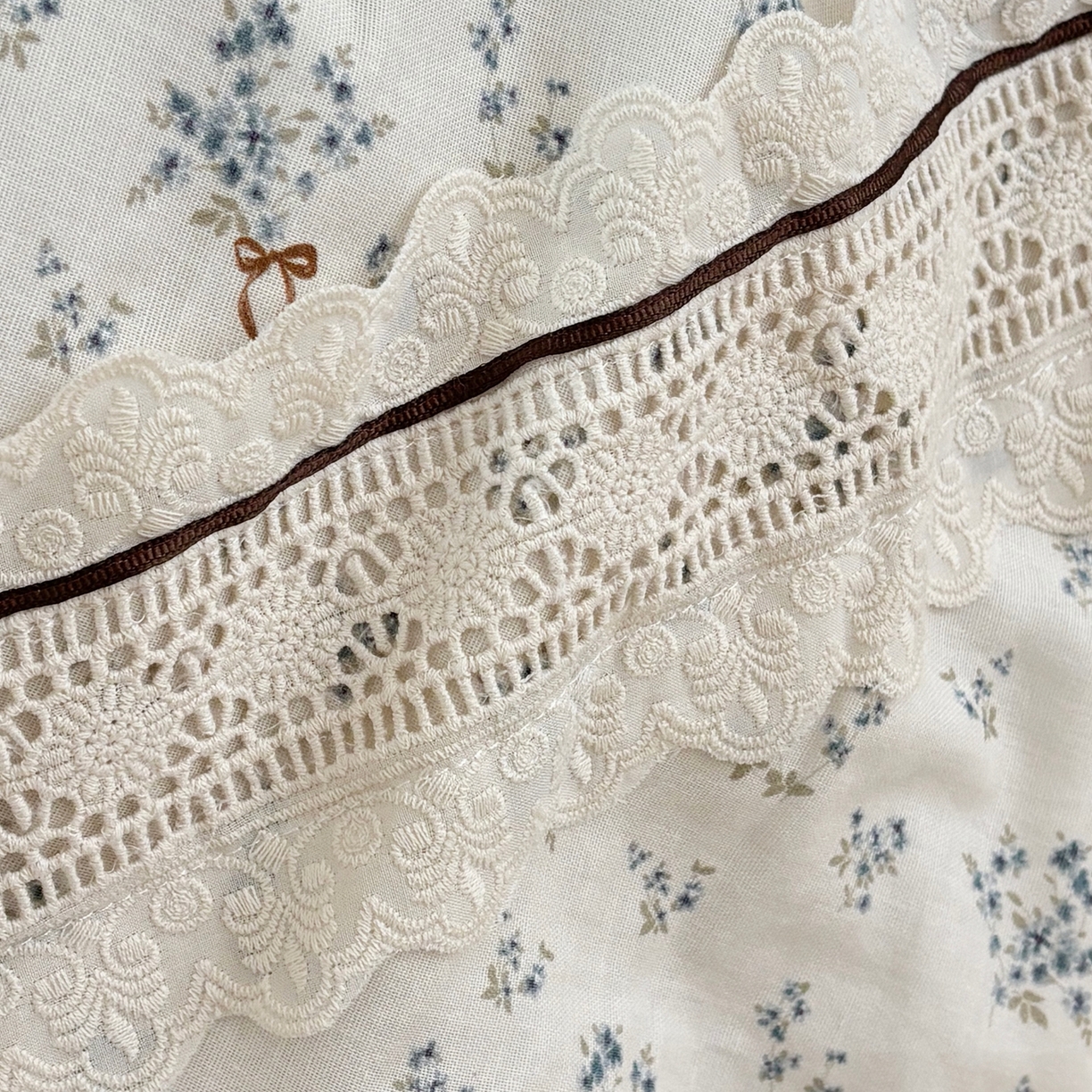 91家纺网 家纺一手货源 找家纺 有货 2026春夏新款全棉双层纱被子被芯-南法假日系列 雾蓝菊