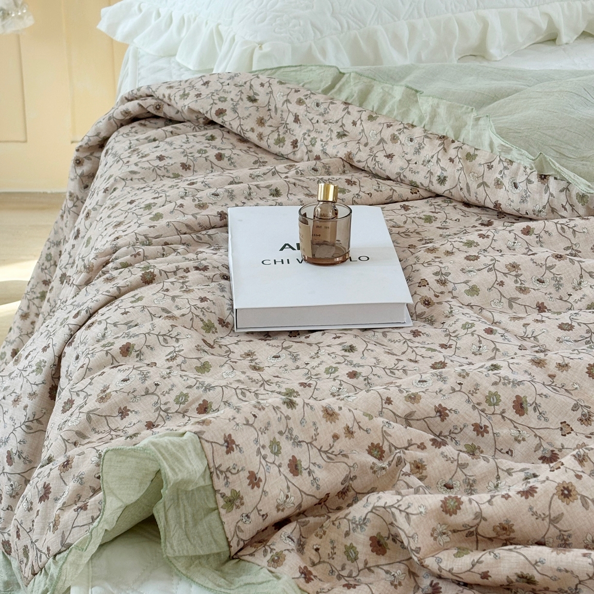 91家纺网 家纺一手货源 找家纺 有货 2026春夏新款全棉双层纱被子被芯-南法假日系列 焦糖莓