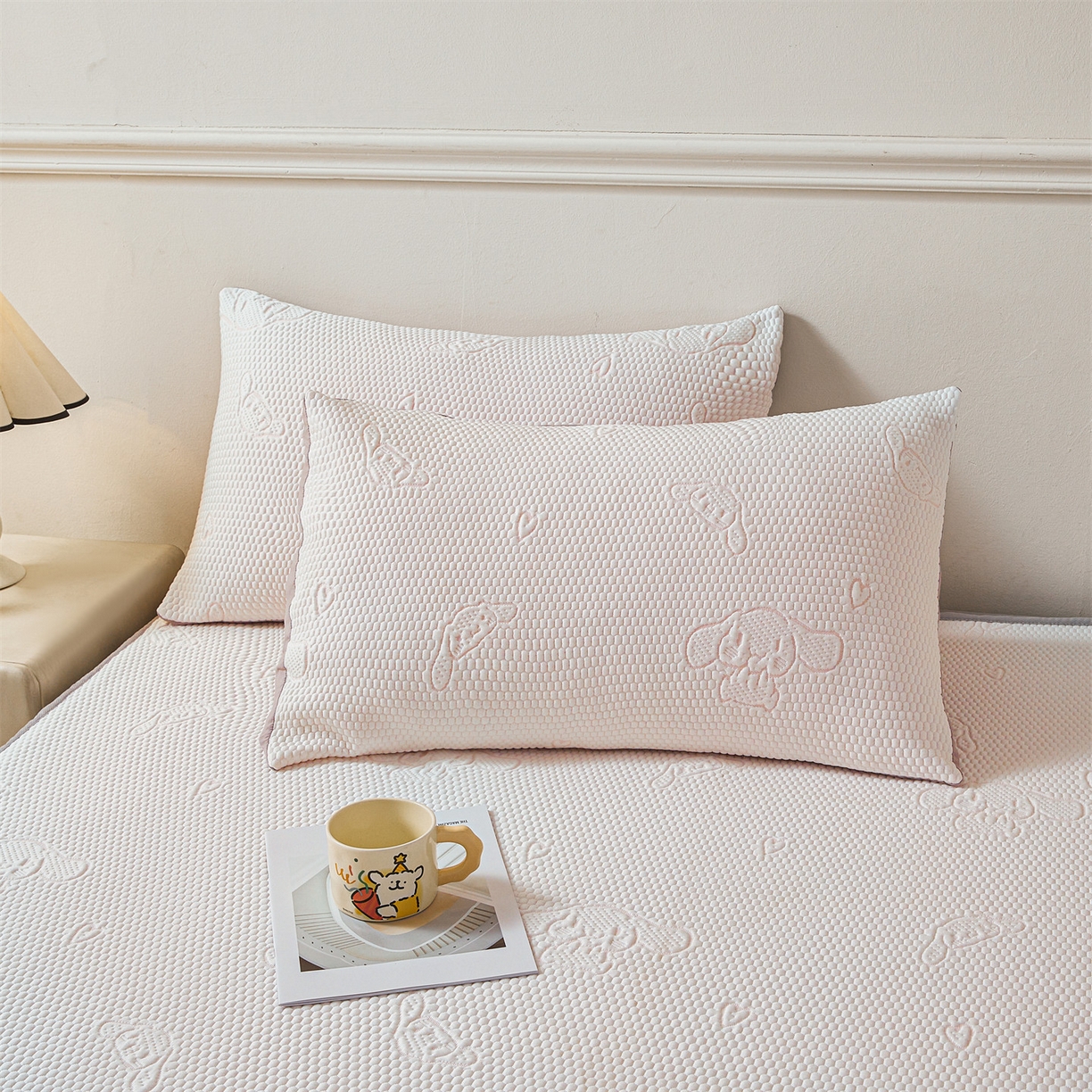 91家纺网 家纺一手货源 找家纺 恒爱家纺 2026新款冰豆豆冰丝床笠凉席席子凉席 大耳狗-粉色