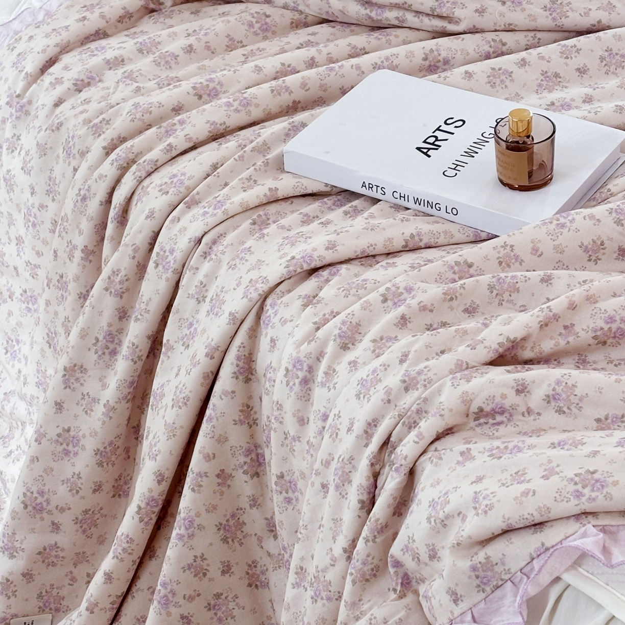 91家纺网 家纺一手货源 找家纺 有货 2026春夏新款全棉双层纱被子被芯-南法假日系列 熏衣茶