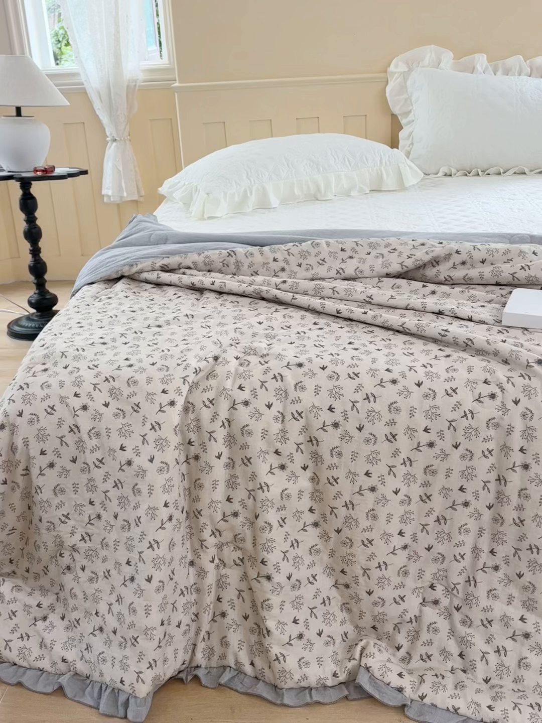 91家纺网 家纺一手货源 找家纺 有货 2026春夏新款全棉双层纱被子被芯-南法假日系列 浅枝印