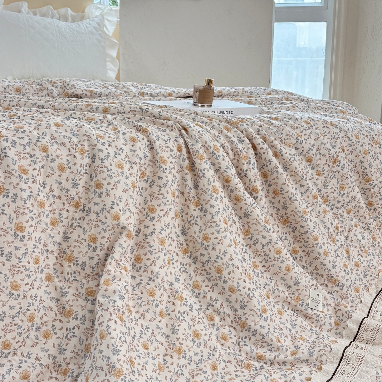 91家纺网 家纺一手货源 找家纺 有货 2026春夏新款全棉双层纱被子被芯-南法假日系列 暖阳盏