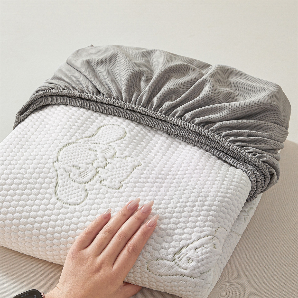 91家纺网 家纺一手货源 找家纺 恒爱家纺 2026新款冰豆豆冰丝床笠凉席席子凉席 大耳狗-绿