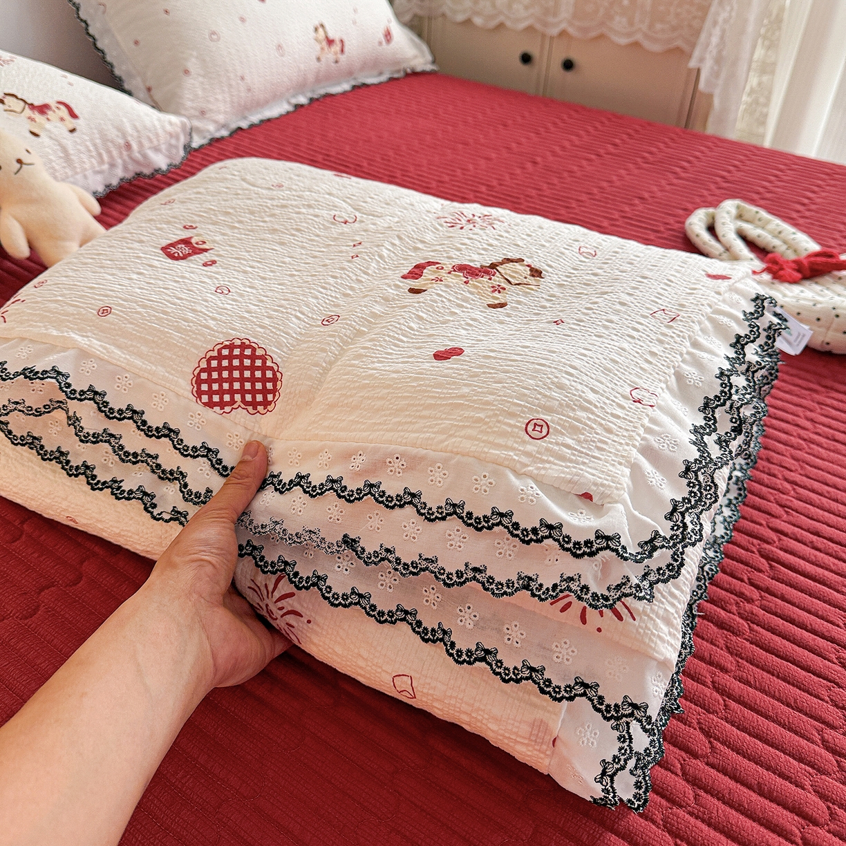 91家纺网 家纺一手货源 找家纺 （总）富米莱（原臻工厂） 2026春夏新款云感泡芙棉复古法式花边床盖床裙被套夏凉被四件套一小红书推荐