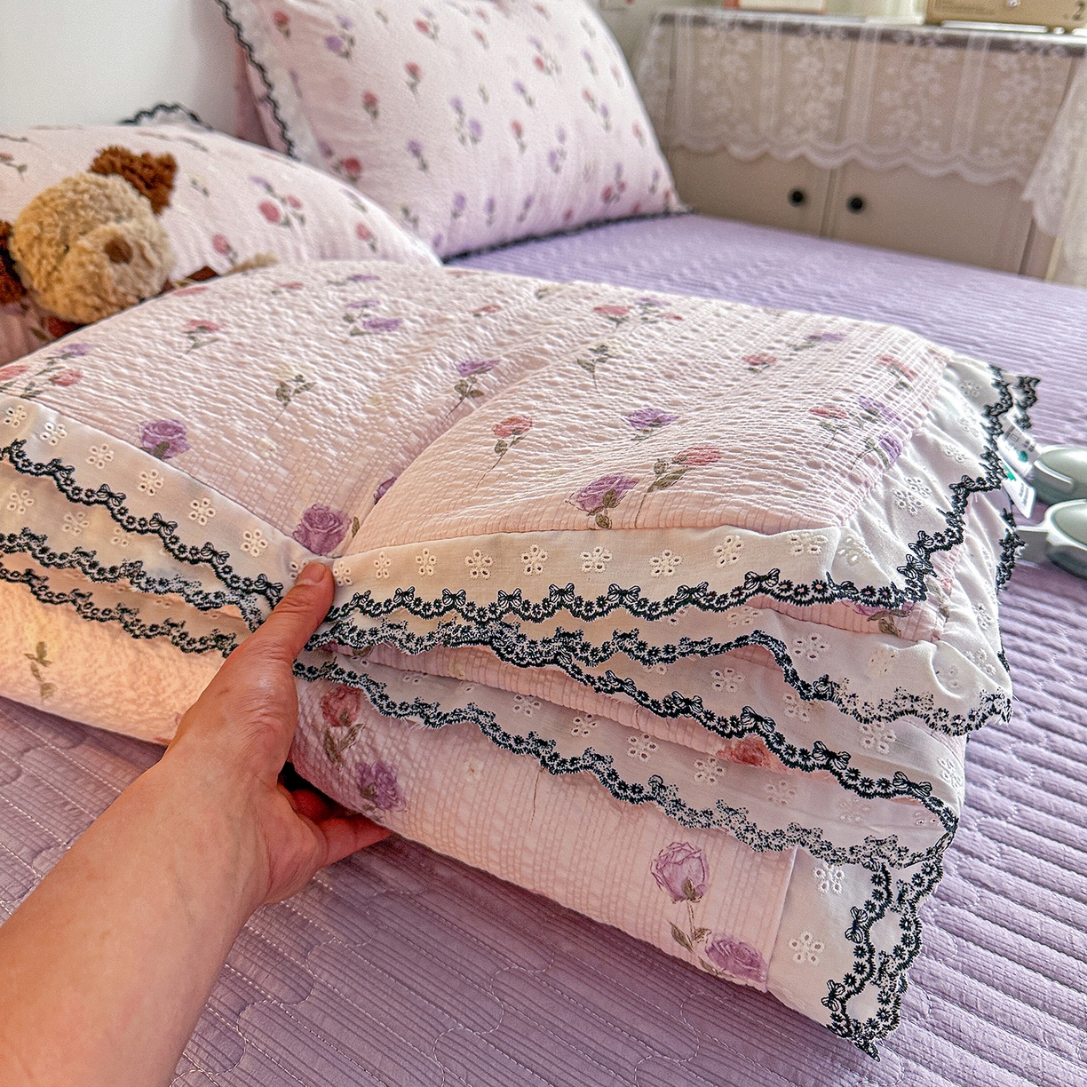 富米莱（原臻工厂） 2026春夏新款云感泡芙棉复古法式花边床盖床裙被套夏凉被四件套一小红书推荐 复古花边-紫玫瑰