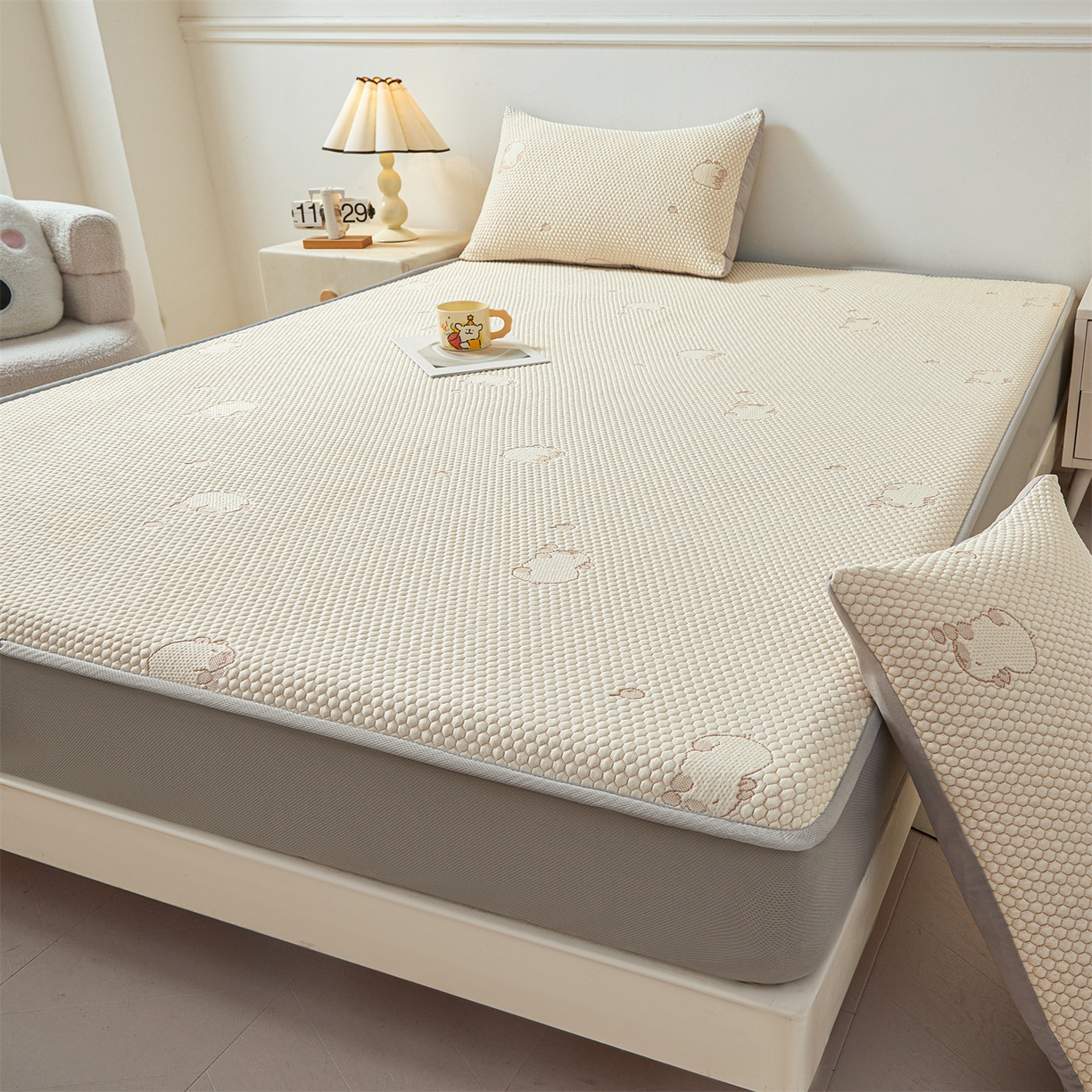 91家纺网 家纺一手货源 找家纺 恒爱家纺 2026新款冰豆豆冰丝床笠凉席席子凉席 卡皮巴拉-豆沙