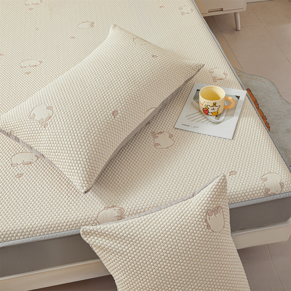 91家纺网 家纺一手货源 找家纺 恒爱家纺 2026新款冰豆豆冰丝床笠凉席席子凉席 卡皮巴拉-豆沙