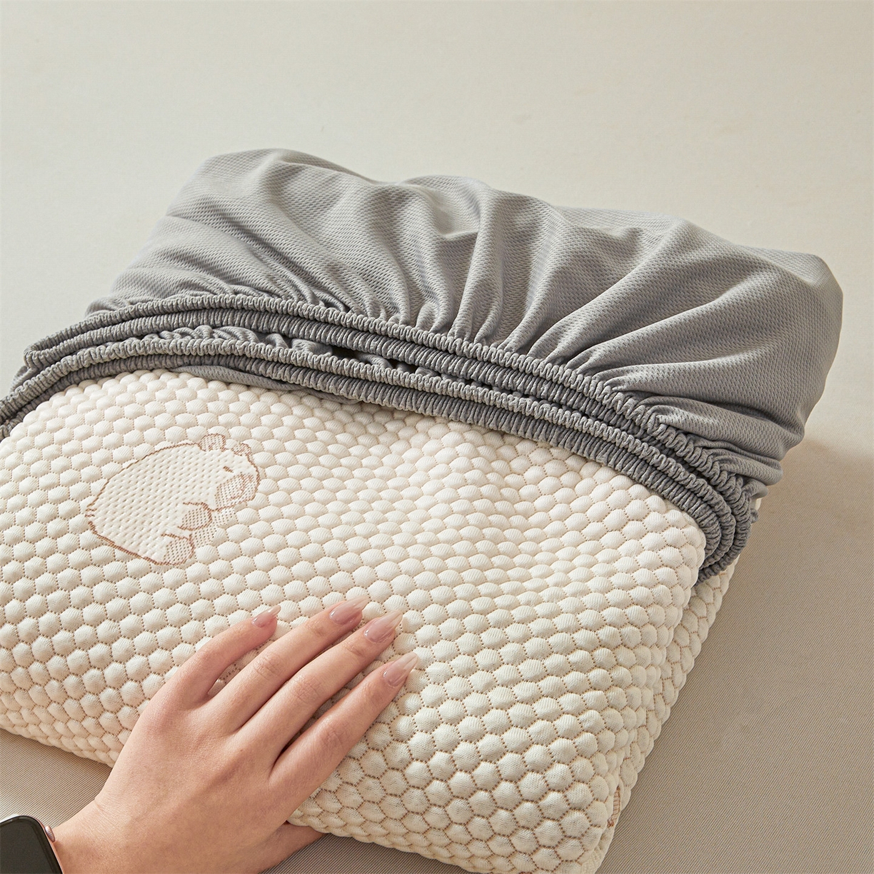 91家纺网 家纺一手货源 找家纺 恒爱家纺 2026新款冰豆豆冰丝床笠凉席席子凉席 卡皮巴拉-豆沙