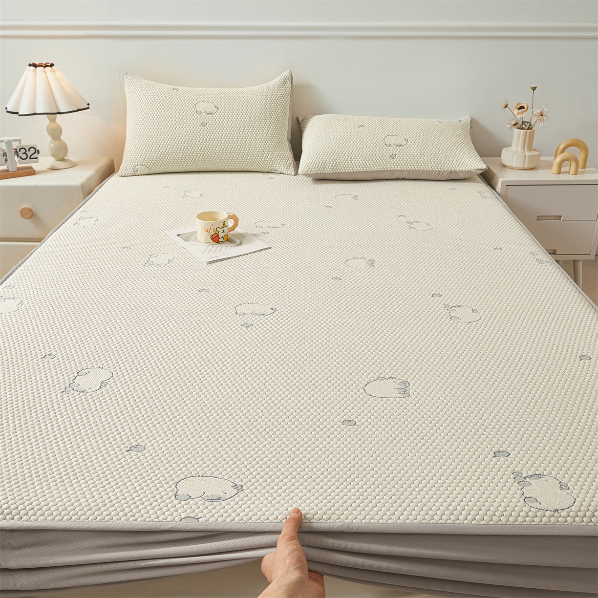 91家纺网 家纺一手货源 找家纺 恒爱家纺 2026新款冰豆豆冰丝床笠凉席席子凉席 卡皮巴拉-蓝