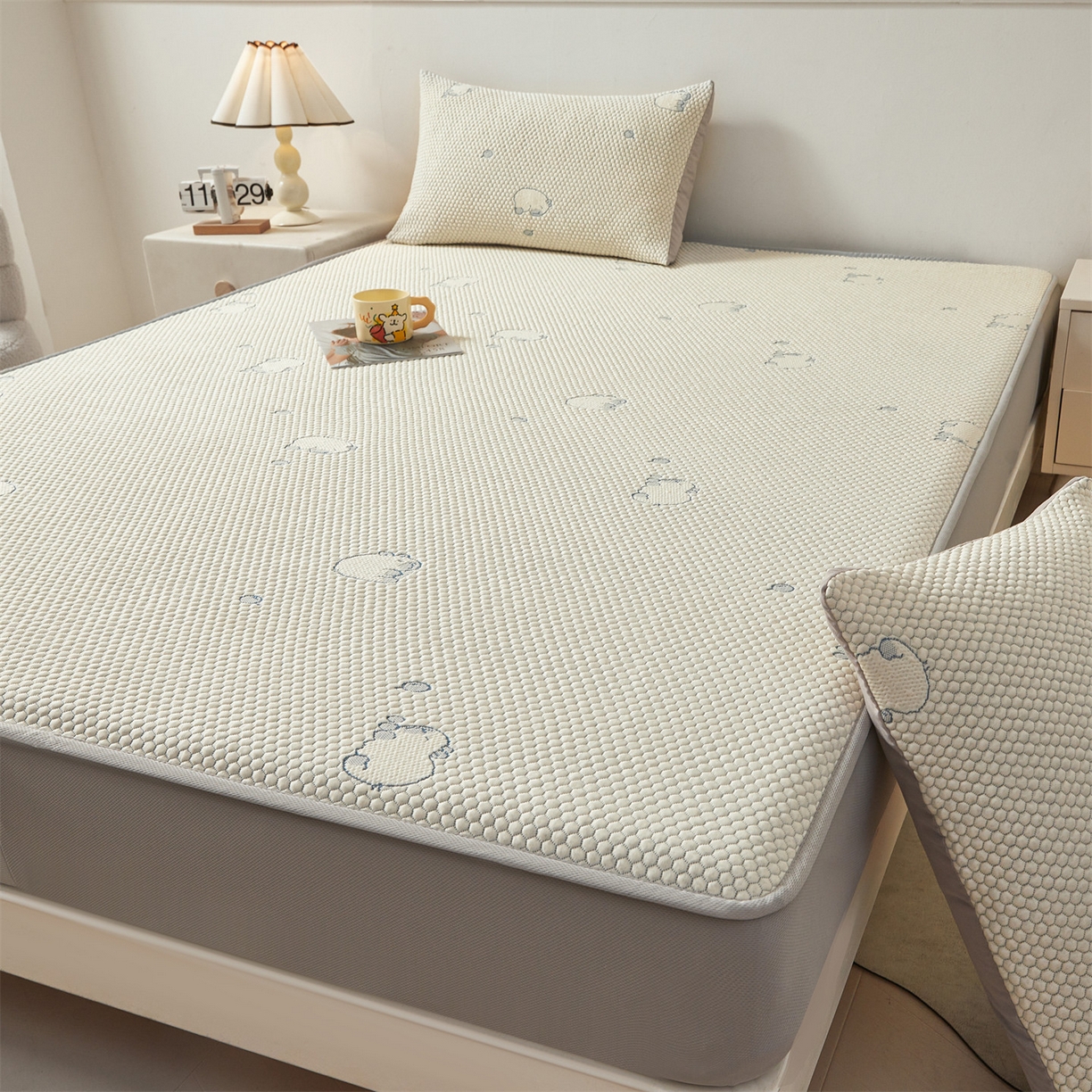 91家纺网 家纺一手货源 找家纺 恒爱家纺 2026新款冰豆豆冰丝床笠凉席席子凉席 卡皮巴拉-蓝