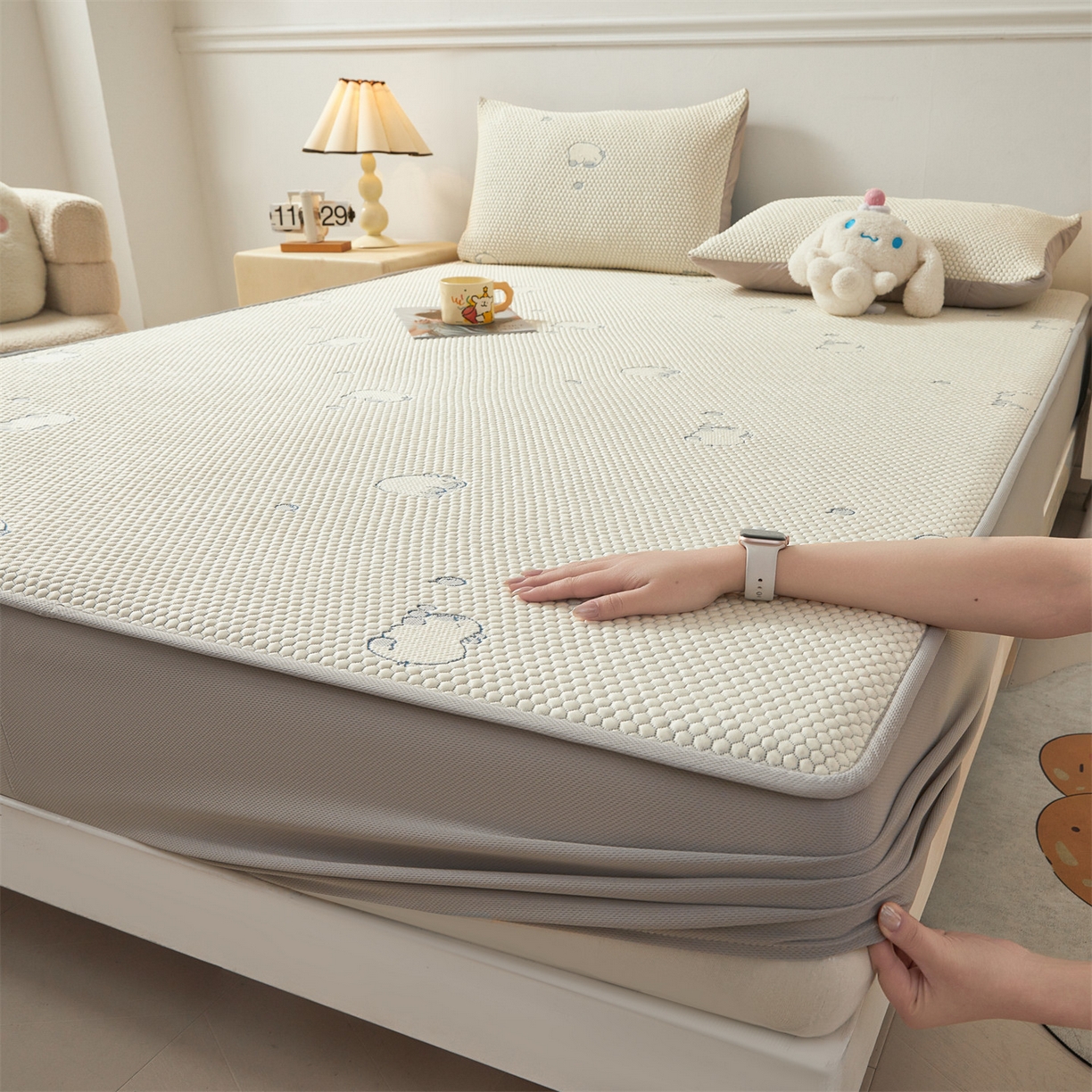 91家纺网 家纺一手货源 找家纺 恒爱家纺 2026新款冰豆豆冰丝床笠凉席席子凉席 卡皮巴拉-蓝