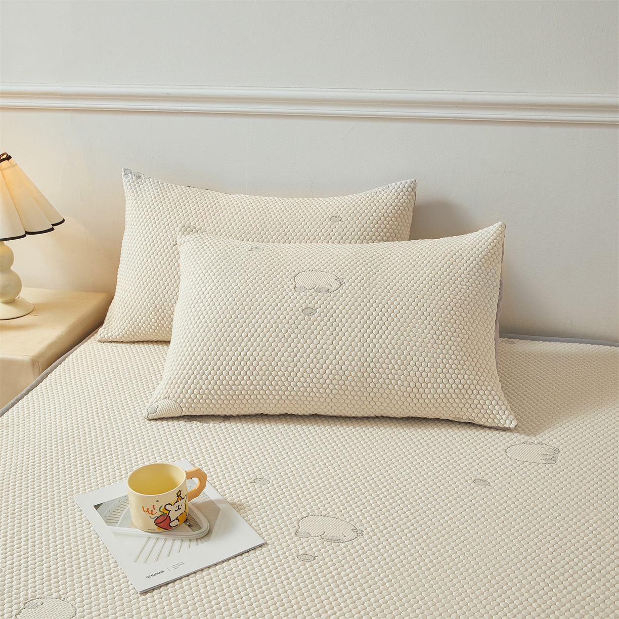 91家纺网 家纺一手货源 找家纺 恒爱家纺 2026新款冰豆豆冰丝床笠凉席席子凉席 卡皮巴拉-浅灰