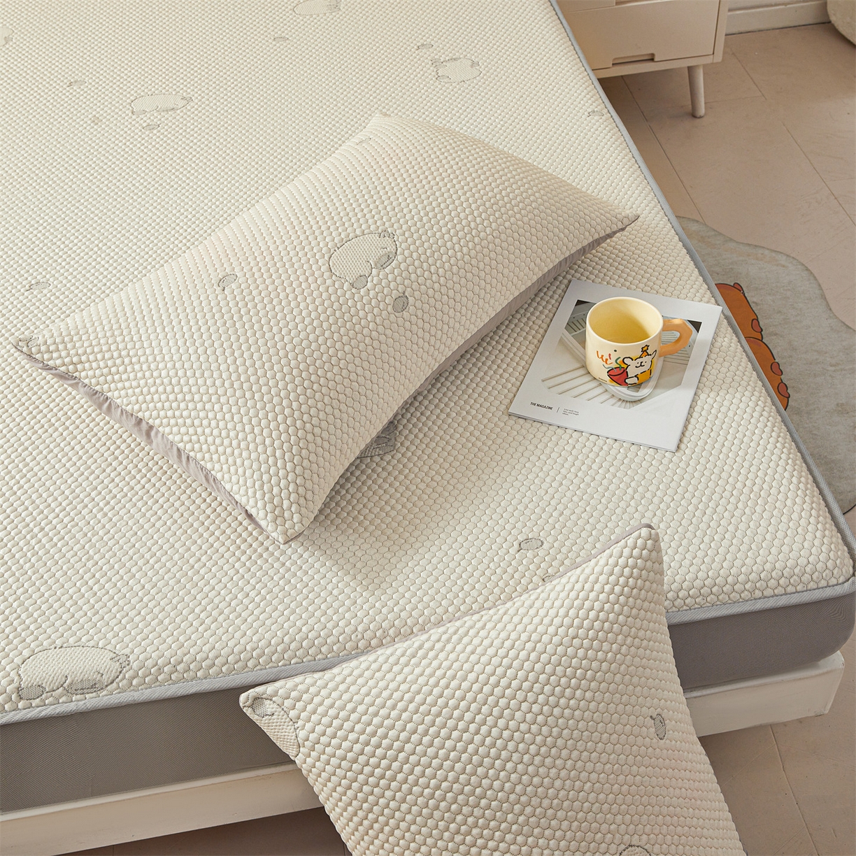 91家纺网 家纺一手货源 找家纺 恒爱家纺 2026新款冰豆豆冰丝床笠凉席席子凉席 卡皮巴拉-浅灰