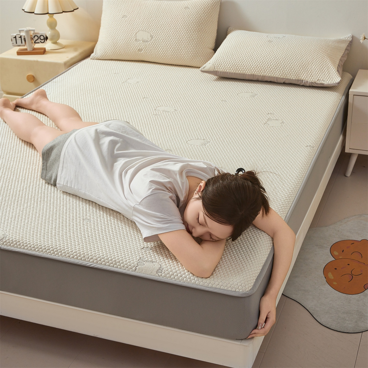 91家纺网 家纺一手货源 找家纺 恒爱家纺 2026新款冰豆豆冰丝床笠凉席席子凉席 卡皮巴拉-浅灰