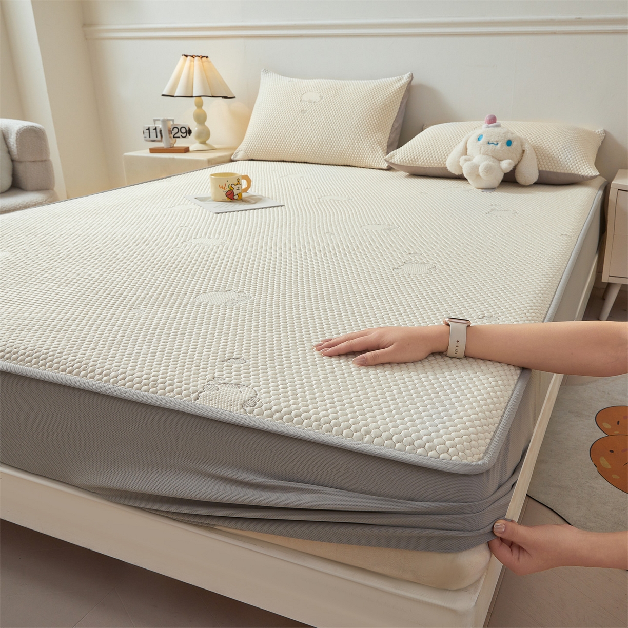 91家纺网 家纺一手货源 找家纺 恒爱家纺 2026新款冰豆豆冰丝床笠凉席席子凉席 卡皮巴拉-浅灰