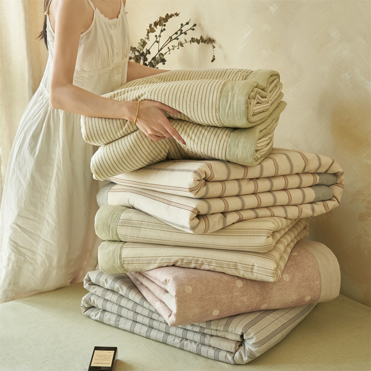 91家纺网 家纺一手货源 找家纺 恒爱家纺 2026春夏新款全棉棉麻夏被夏凉被空调被四件套系列 组合图仅供展示不可下单