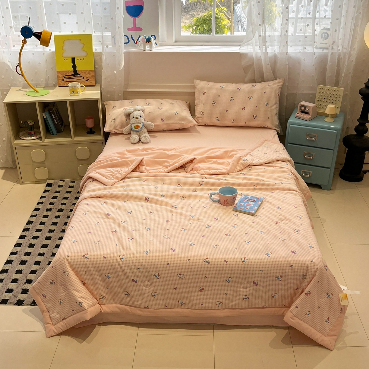 91家纺网 家纺一手货源 找家纺 一加一 2026新款云柔棉印花凉感冰蚕夏被夏凉被空调被四件套 粉格凯蒂