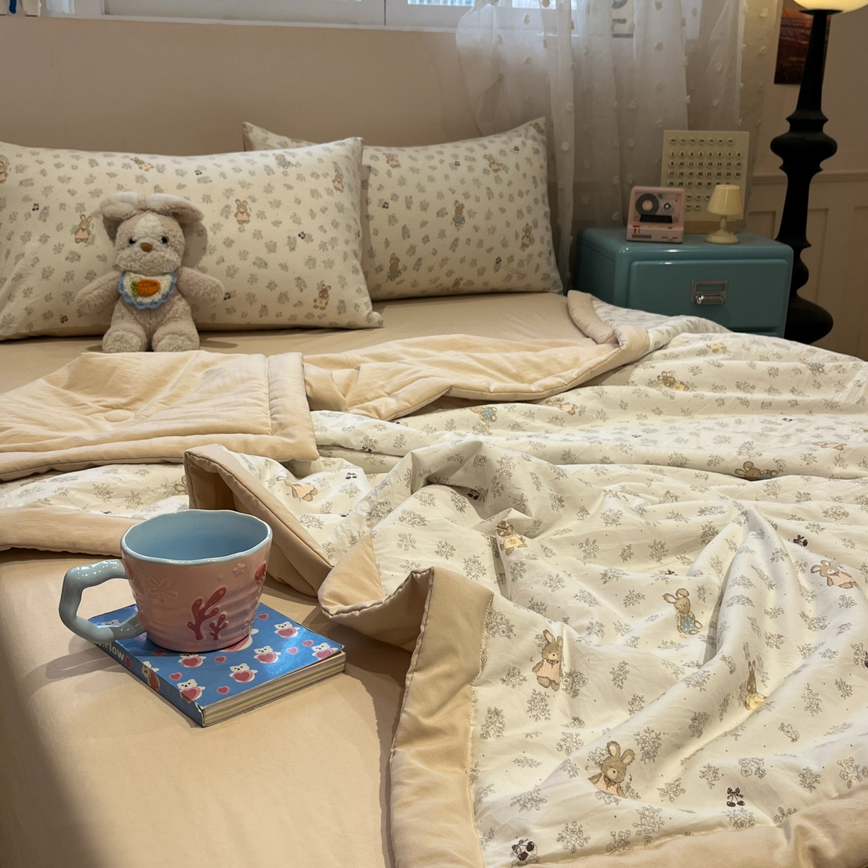 91家纺网 家纺一手货源 找家纺 一加一 2026新款云柔棉印花凉感冰蚕夏被夏凉被空调被四件套 告白兔