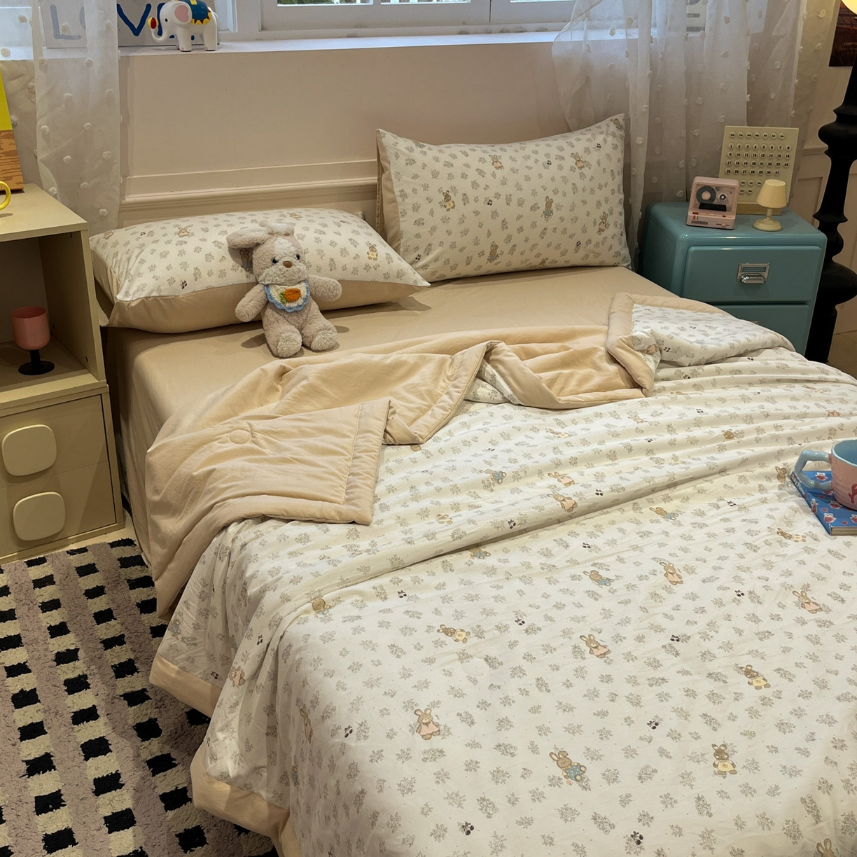 91家纺网 家纺一手货源 找家纺 一加一 2026新款云柔棉印花凉感冰蚕夏被夏凉被空调被四件套 告白兔