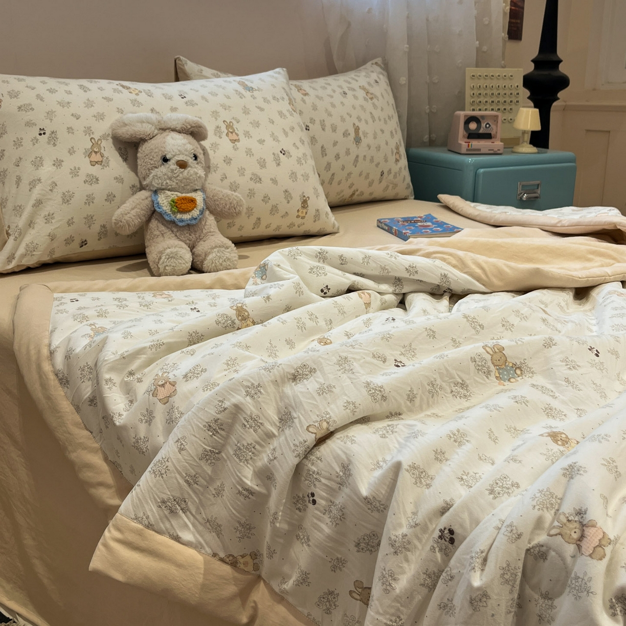 91家纺网 家纺一手货源 找家纺 一加一 2026新款云柔棉印花凉感冰蚕夏被夏凉被空调被四件套 告白兔