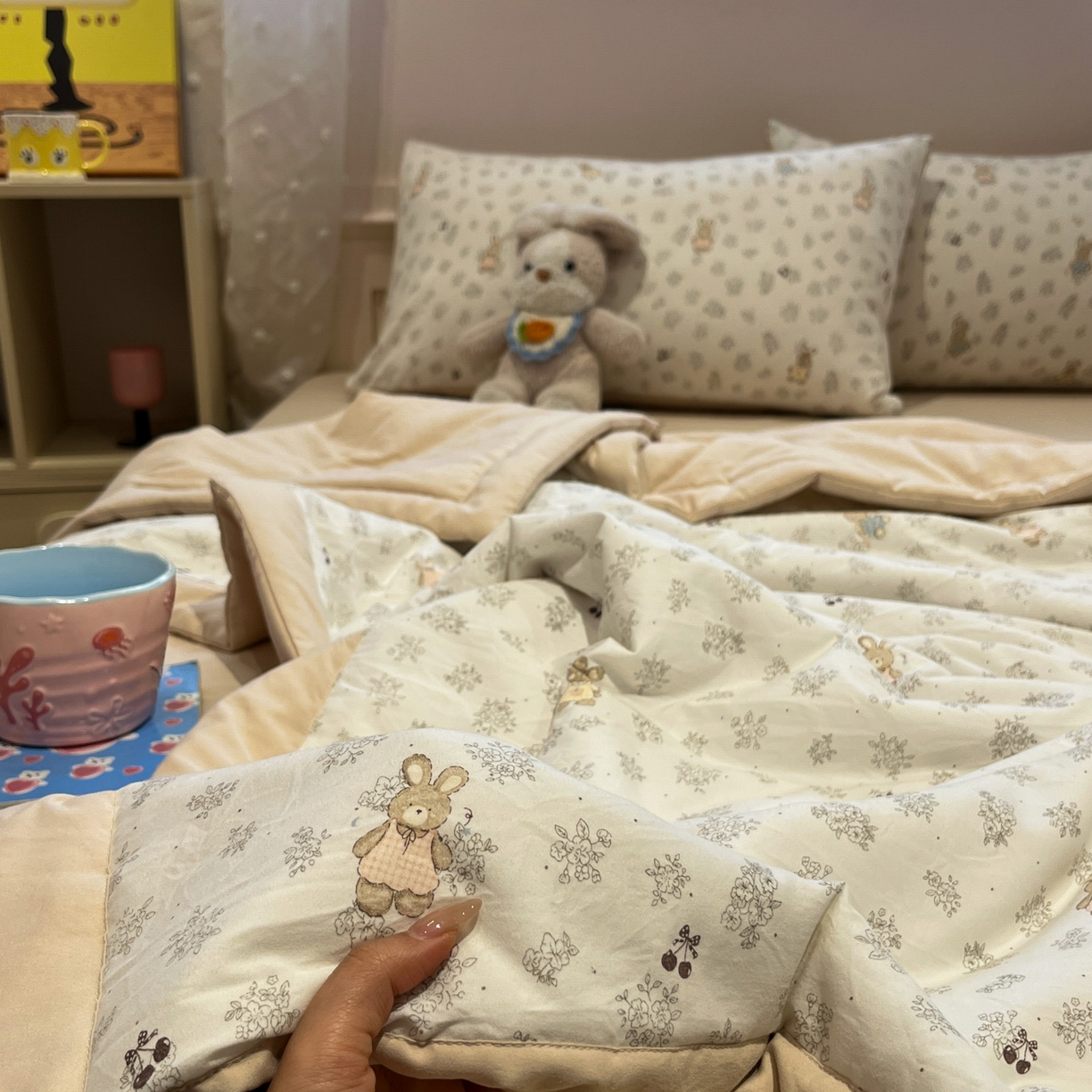 91家纺网 家纺一手货源 找家纺 一加一 2026新款云柔棉印花凉感冰蚕夏被夏凉被空调被四件套 告白兔